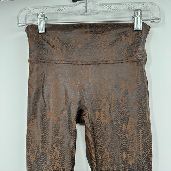 SPANX Faux LEATHER Snakeskin Leggings size small winter staple - Picture 4 of 7